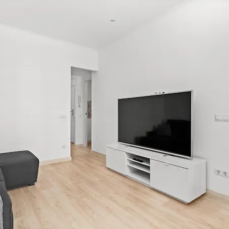 3br - 2bh In The Center
